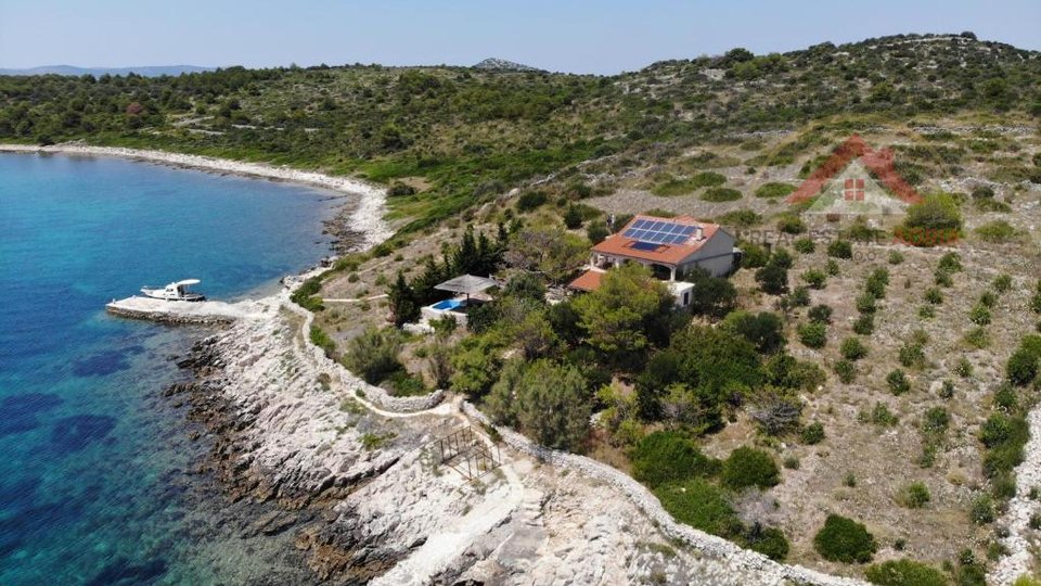 Prodaje se poljoprivredno zemljište na otoku Žižnju, Dalmacija, Hrvatska