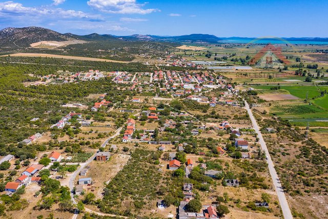 Prodaje se građevinsko zemljište u Kakmi, Biograd na Moru, Zadarska županija, Hrvatska