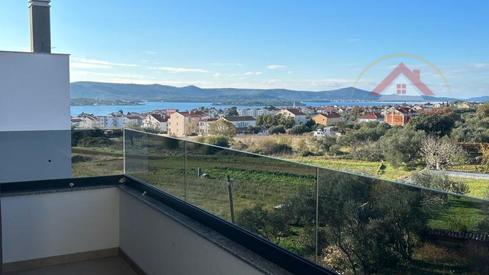 Prodaje se luksuzni stan sa krovnom terasom i panoramskim pogledom na more u Sv. Filip i Jakovu, Zadarska županija, Hrvatska