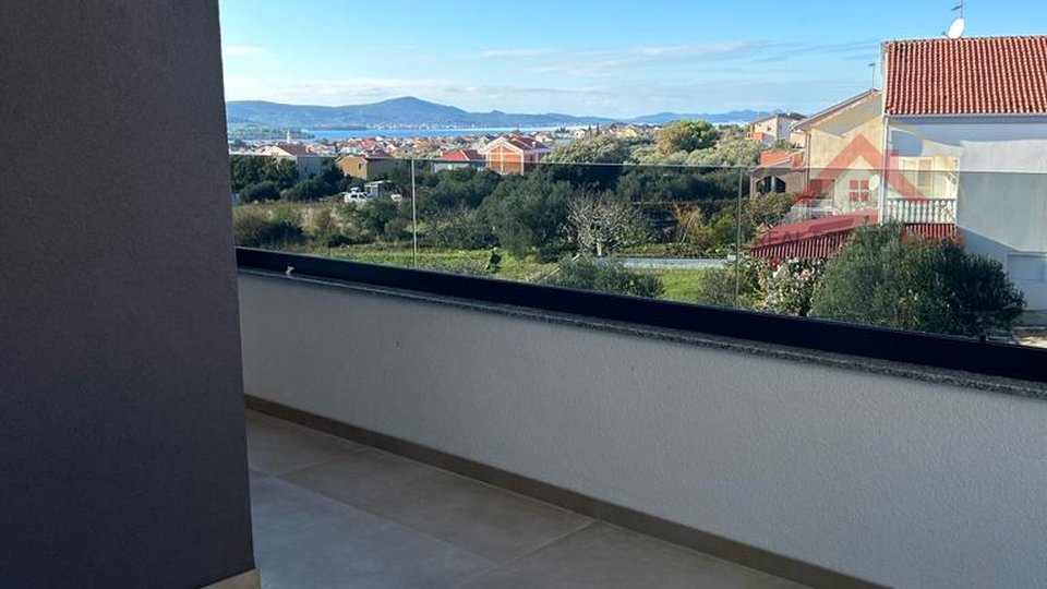 Ein Luxusapartment mit Dachterrasse und Panoramablick auf das Meer steht zum Verkauf in Sv. Filip i Jakov, Gespanschaft Zadar, Kroatien