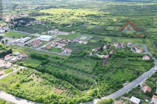 8 Baugrundstücke zum Verkauf in Benkovac mit einer Gesamtfläche von 3837 m2, Gespanschaft Zadar, Kroatien