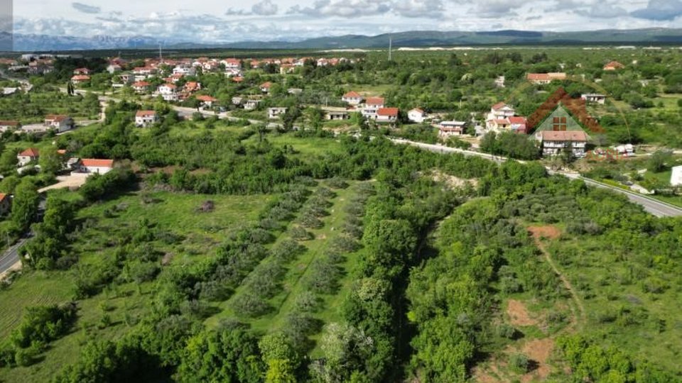 8 Baugrundstücke zum Verkauf in Benkovac mit einer Gesamtfläche von 3837 m2, Gespanschaft Zadar, Kroatien