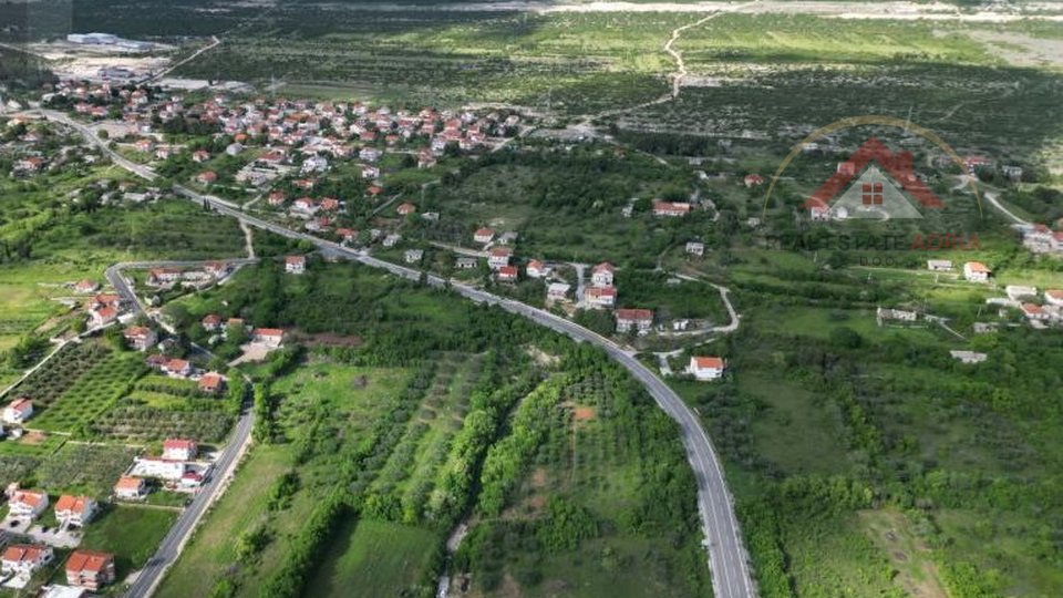 Wunderschönes Grundstück in Benkovac