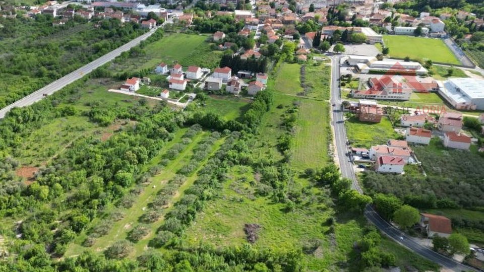 Attractive land in Benkovac