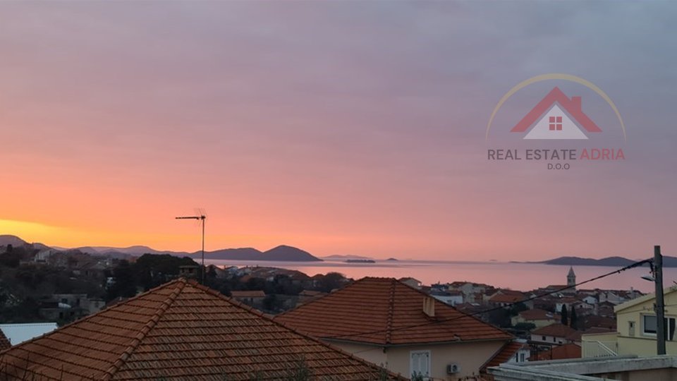 Stan sa pogledom na more u Pakoštanima, Zadarska županija, Hrvatska