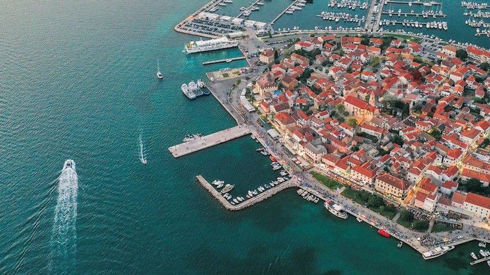 Prodaje se dvosoban stan na prvom katu u Biogradu na Moru, Dalmacija, Hrvatska