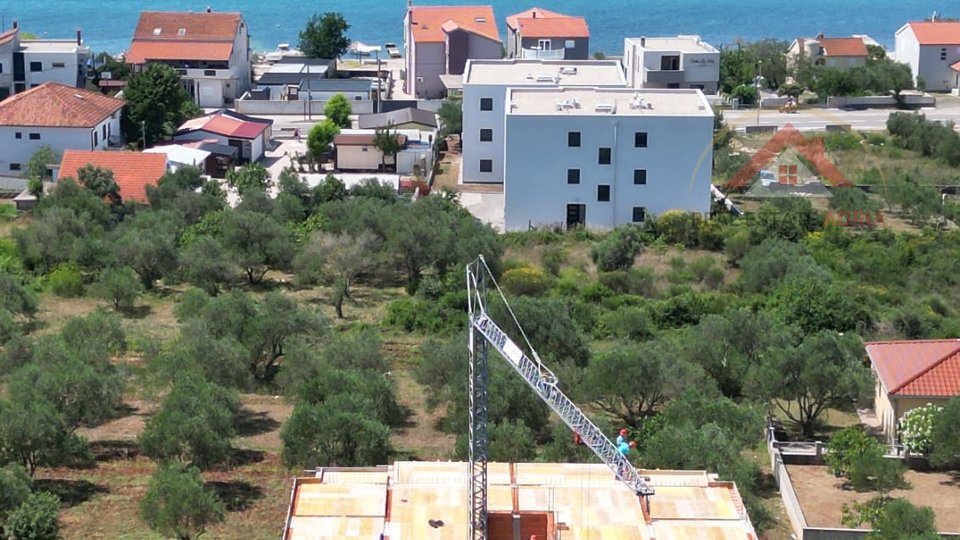 Prodaje  PENTHOUSE stan sa pogledom na more i krovnom terasom Turanj, blizu Biograda na Moru, Zadarska županija
