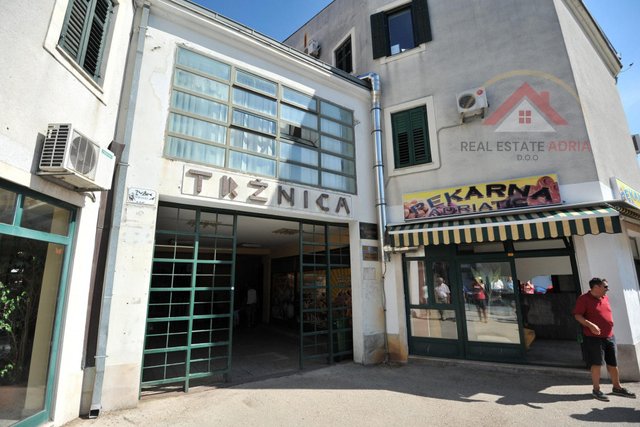 Long-term office space for rent in the market on the 1st floor in Biograd na Moru, Zadar County