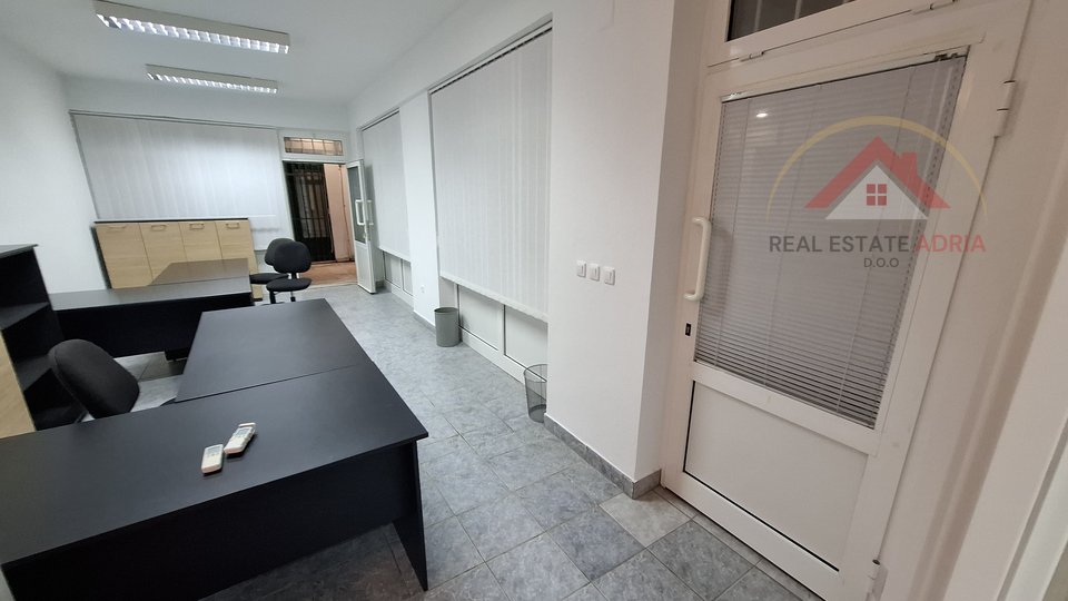 Long-term office space for rent in the market on the 1st floor in Biograd na Moru, Zadar County